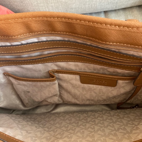 Michael Kors large tote work bag. - Picture 4 of 9